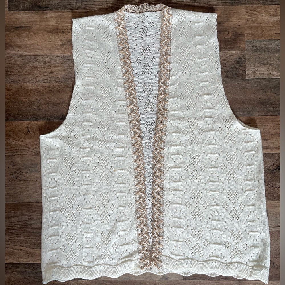 Elegant White Crochet Cardigan No Sleeves Large